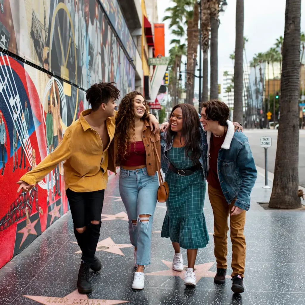 jovenes viajando por California como Camp Counselor